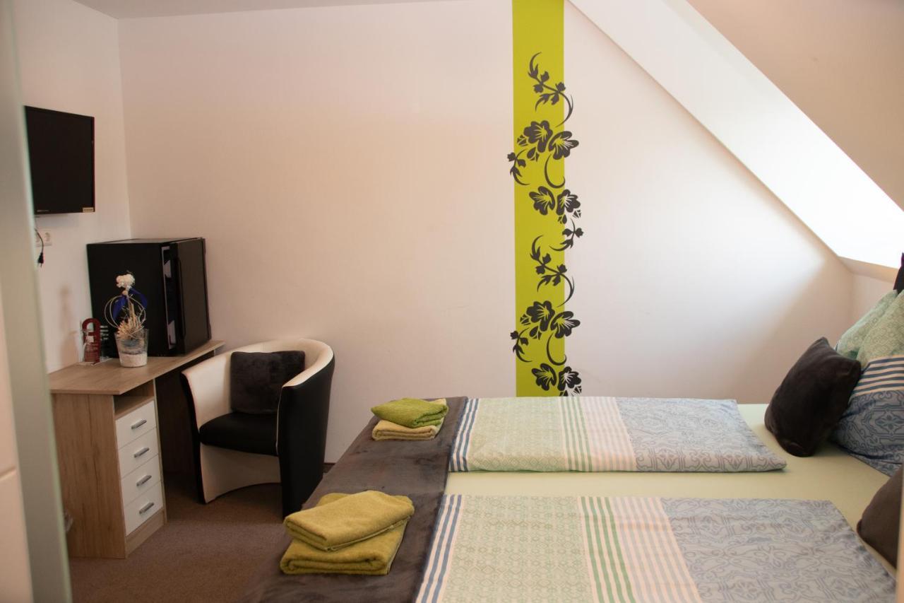Die Schlafstube - Bed&Breakfast Zeltweg Exterior foto