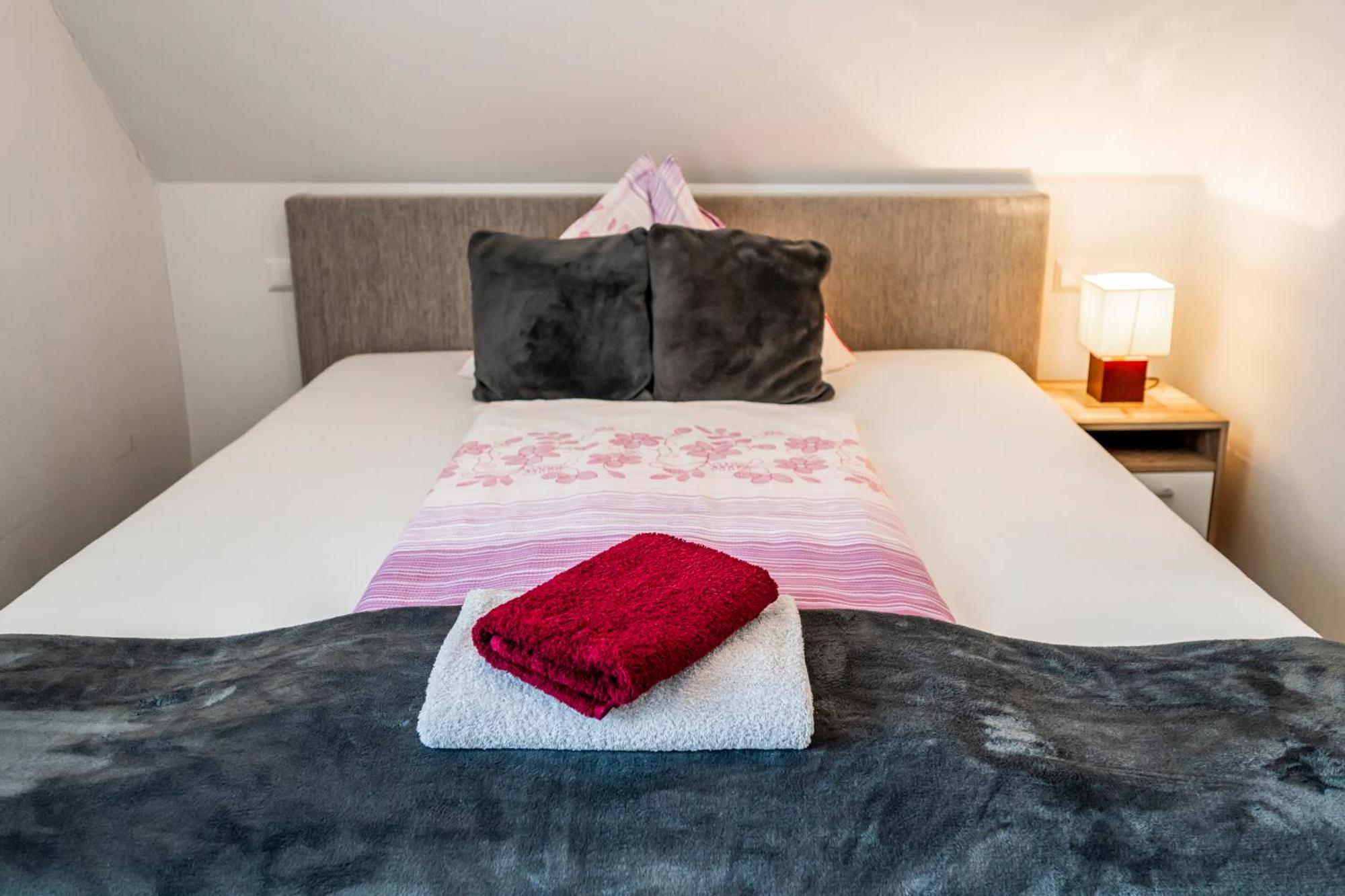 Die Schlafstube - Bed&Breakfast Zeltweg Exterior foto