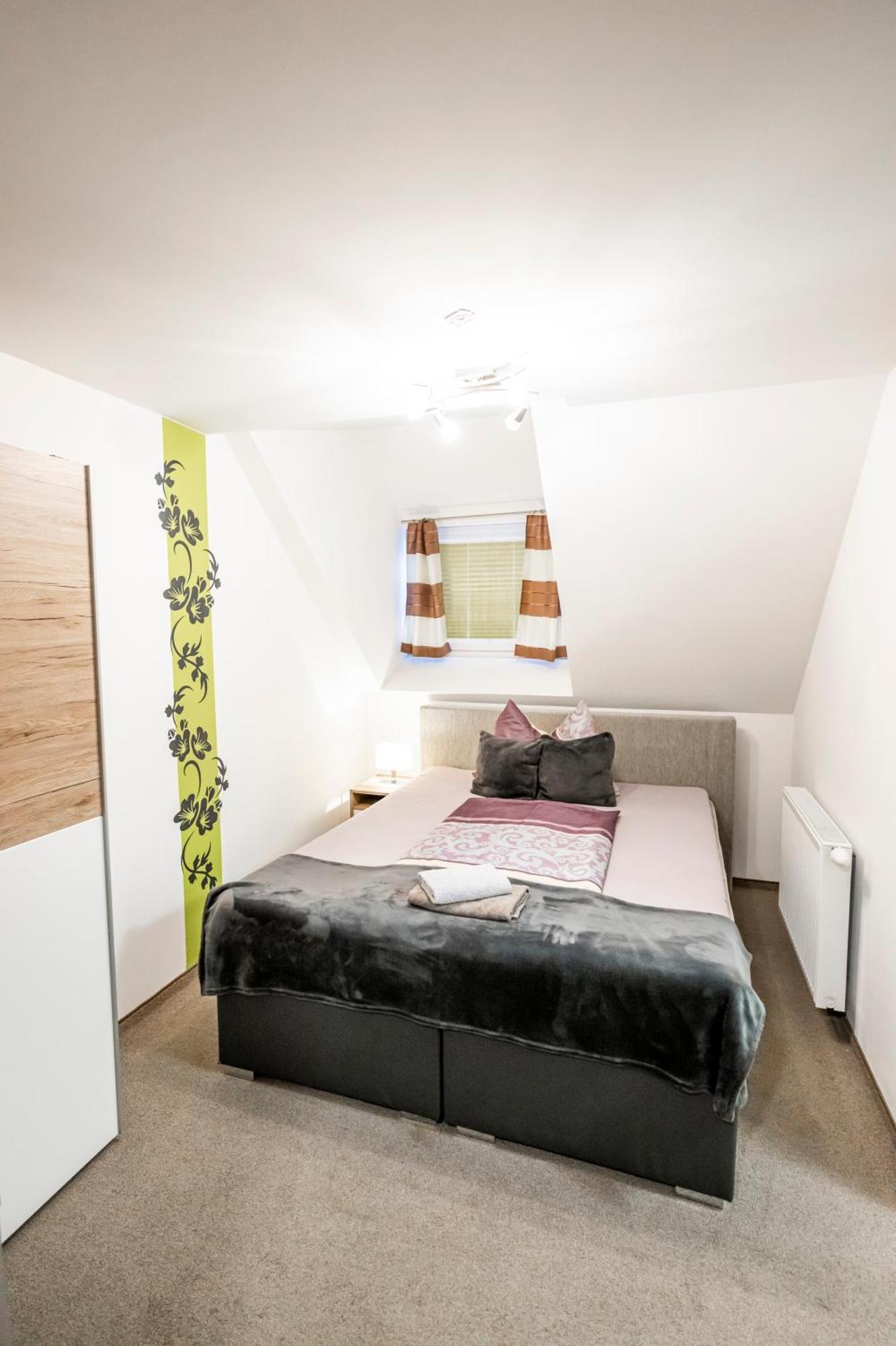 Die Schlafstube - Bed&Breakfast Zeltweg Exterior foto