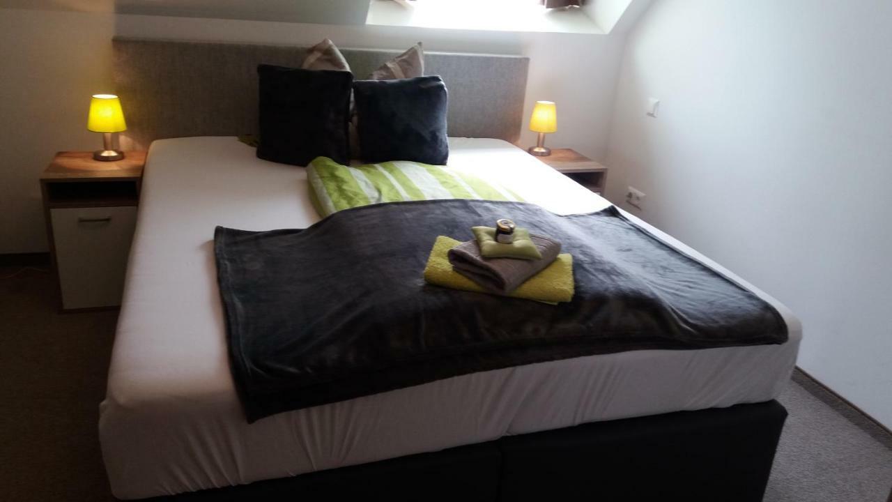 Die Schlafstube - Bed&Breakfast Zeltweg Exterior foto